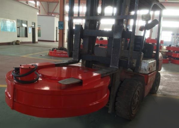 Lifting electro-magnet